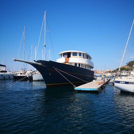 فيلابوتزو Classic Yacht Yanika Yachting Watersport Ets المظهر الخارجي الصورة