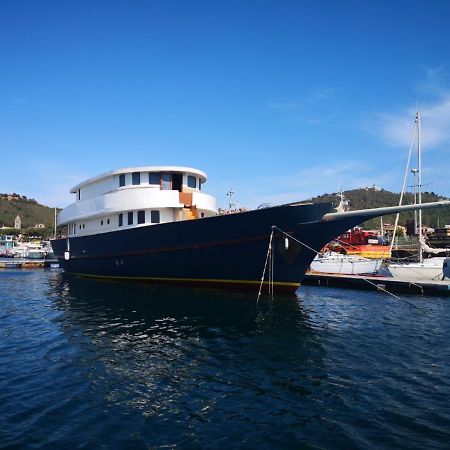 فيلابوتزو Classic Yacht Yanika Yachting Watersport Ets المظهر الخارجي الصورة