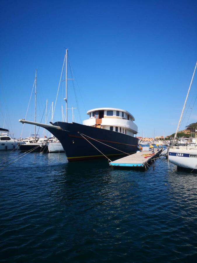 فيلابوتزو Classic Yacht Yanika Yachting Watersport Ets المظهر الخارجي الصورة
